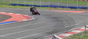 Okruhové testování Hypermotard 698 Mono